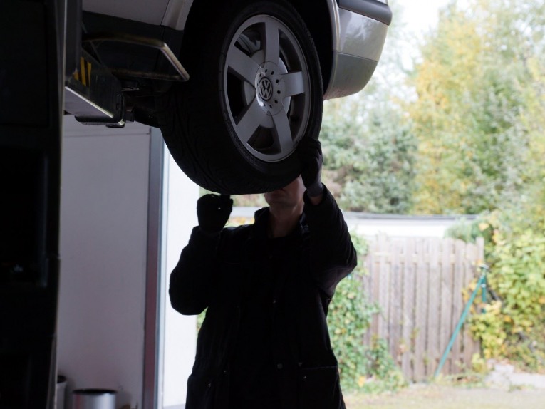 Aufhängung Untersuchung eines PKW auf der Bühne